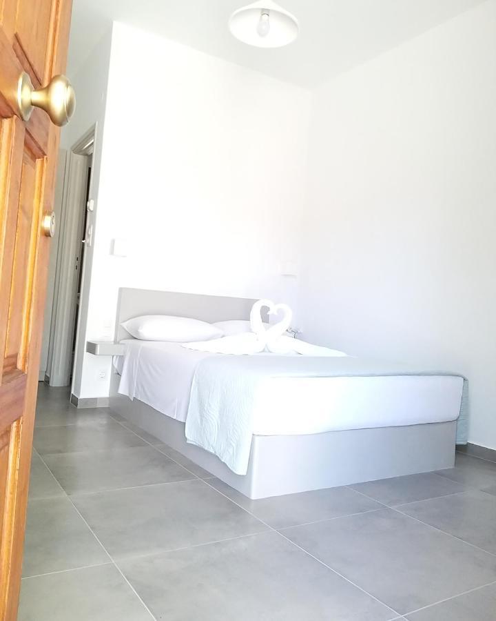 סקירוס Mavrikou Helen Apartments מראה חיצוני תמונה