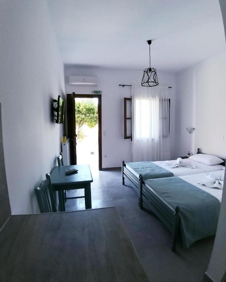 סקירוס Mavrikou Helen Apartments מראה חיצוני תמונה