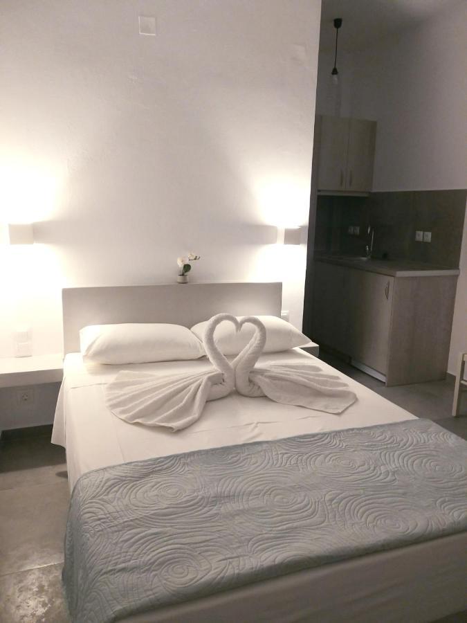 סקירוס Mavrikou Helen Apartments מראה חיצוני תמונה