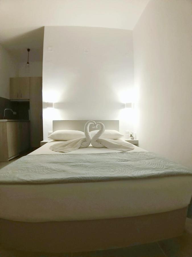 סקירוס Mavrikou Helen Apartments מראה חיצוני תמונה