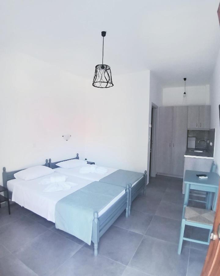 סקירוס Mavrikou Helen Apartments מראה חיצוני תמונה