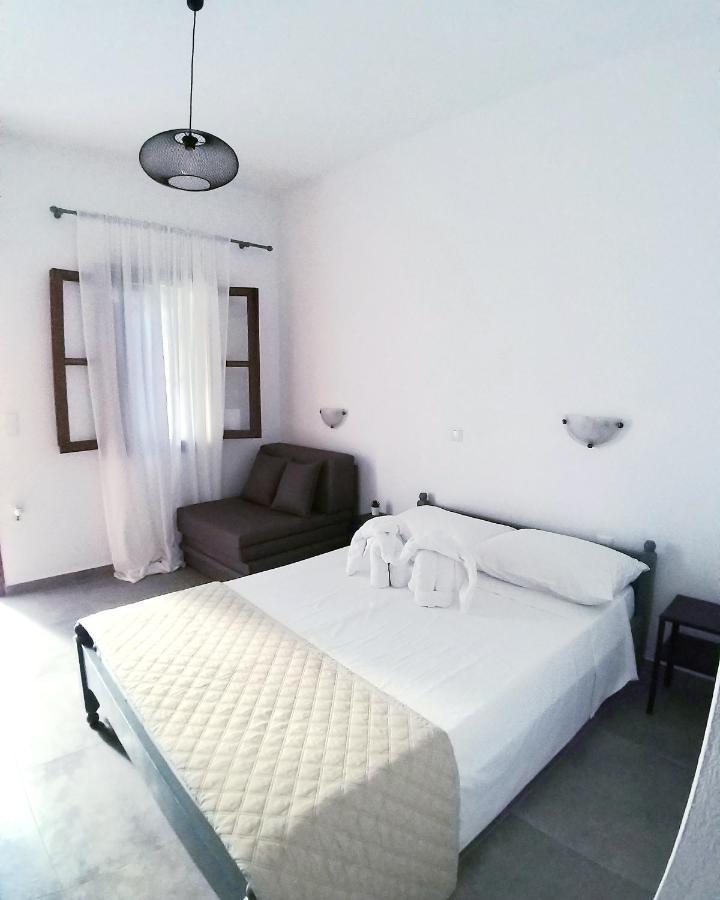 סקירוס Mavrikou Helen Apartments מראה חיצוני תמונה