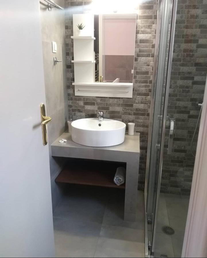 סקירוס Mavrikou Helen Apartments מראה חיצוני תמונה
