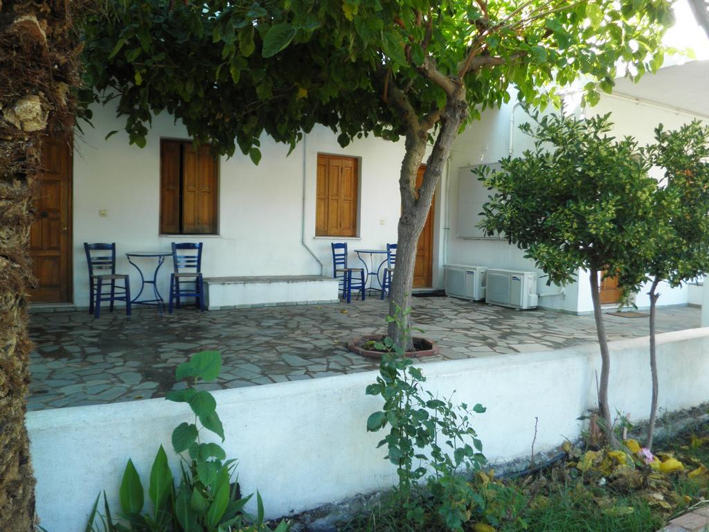 סקירוס Mavrikou Helen Apartments חדר תמונה