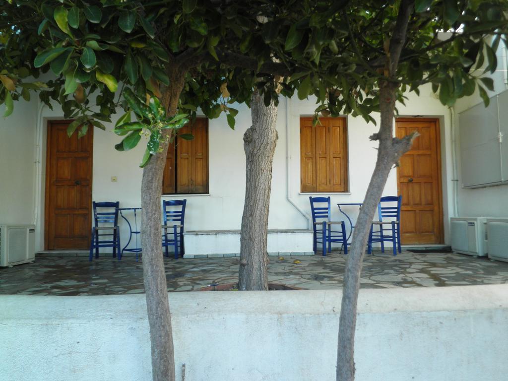 סקירוס Mavrikou Helen Apartments חדר תמונה