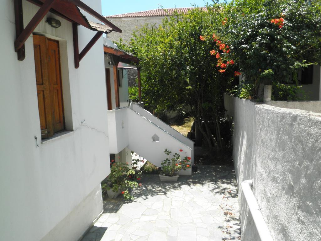 סקירוס Mavrikou Helen Apartments חדר תמונה